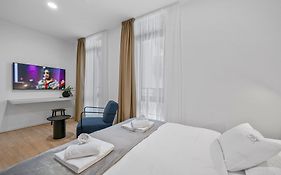 Enjoy Apartments And Suites